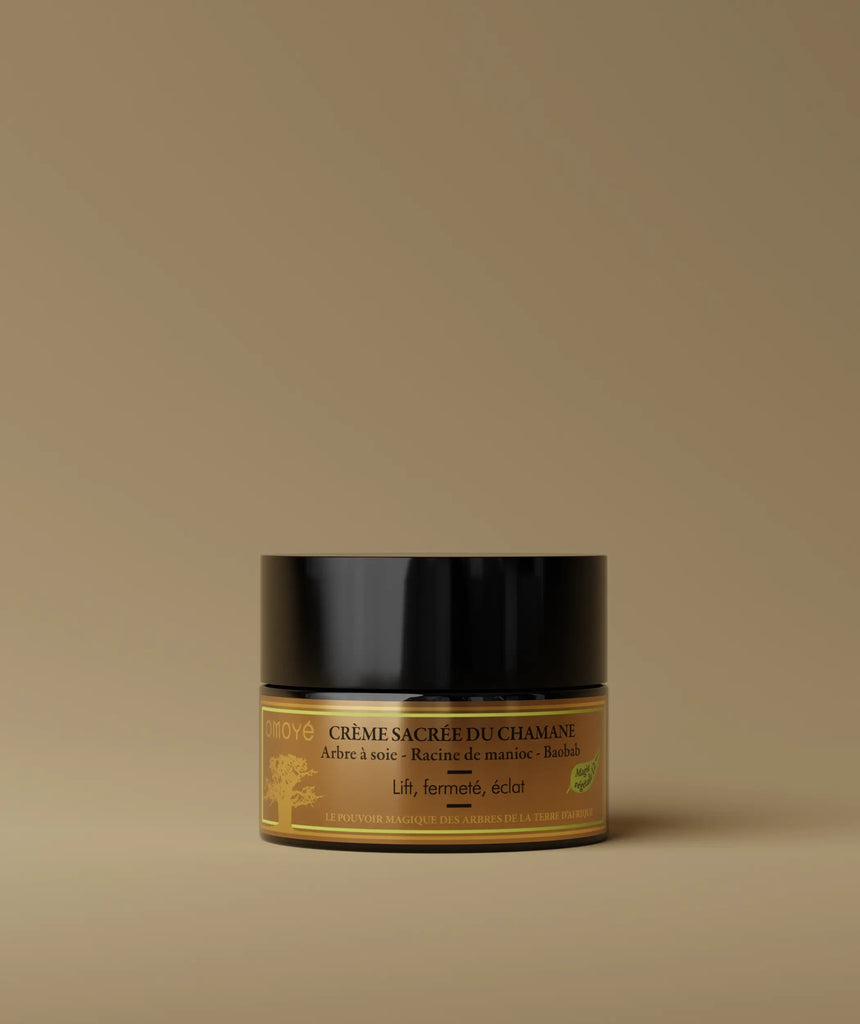 Crème anti-âge éclat, hydratante et douce, enrichie en baobab et racine de manioc. Lisse les rides, unifie le teint, idéale pour les peaux sensibles. Une routine adoptée par Juliette Binoche.