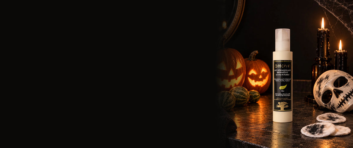 Lait Démaquillant du Kalahari OMOYÉ pour Halloween, entre citrouilles éclairées, bougies noires, masque de crâne et cotons maquillés