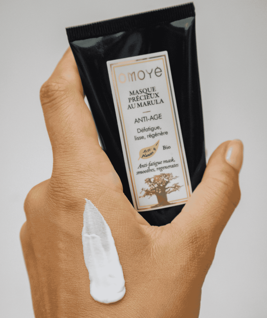 Masque anti-fatigue visage Omoyé au marula lisse, régénère et redonne de l’éclat à la peau.